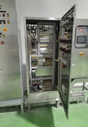 Tủ điều khiển dây chuyền sấy cơm dừa, nhà máy Betrimex, Bến Tre