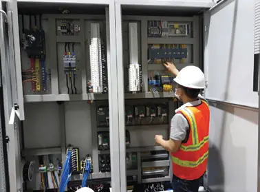 Kết nối dây điện cho tủ điều khiển máy nghiền đậu phộng từ hạt