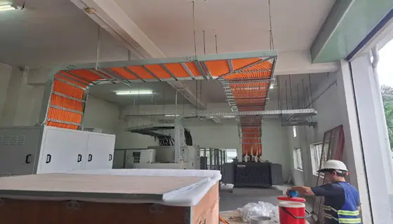 Lắp đặt thang máng, kéo dây và đấu nối