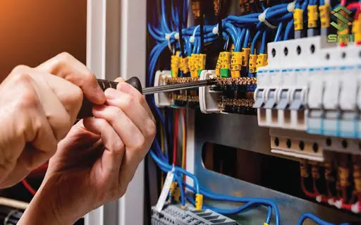 Lắp đặt thiết bị điện, aptomat trong tủ điện